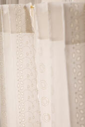 Sigrid Cotton Embroidered Scalloped Café Curtain, Set of 2 - thumbnail 2