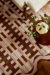 Tufted Wool Geometric Scalloped Rug - thumbnail 2