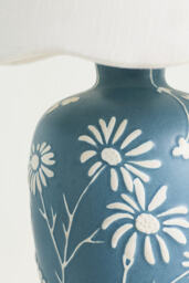 Ember Carved Ceramic Scallop Shade Table Lamp - thumbnail 5