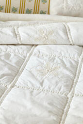 Vienne Cotton Floral Embroidered Quilted Bedspread - thumbnail 2