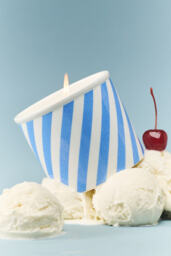 Gourmand Vanilla Shake Ceramic Ice Cream Pint Candle - thumbnail 1