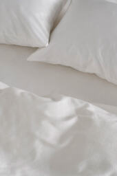 Bedfolk White Luxe Cotton Pillowcases, Set of 2 - thumbnail 2