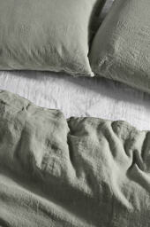 Bedfolk Moss Linen Pillowcases, Set of 2 - thumbnail 2