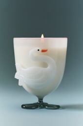 Pauline Vanilla Orchid & Sea Salt Glass Swan Candle - thumbnail 1