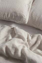 Bedfolk Clay Linen Pillowcases, Set of 2 - thumbnail 2