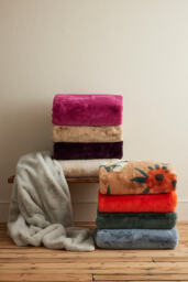 Sophie Faux Fur Throw Blanket - thumbnail 7