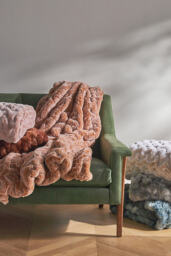 Luxe Faux Fur Throw Blanket - thumbnail 2