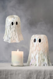Ghost Fresh White Tonka & Santal Cheena Glass Cloche Candle - thumbnail 2