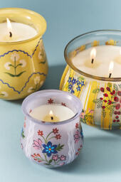 Scandi Floral Seaside Flowers & Sandalwood Glass Candle - thumbnail 2