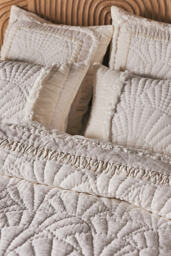 Gillian Plush Gauze Quilted Bedspread - thumbnail 3