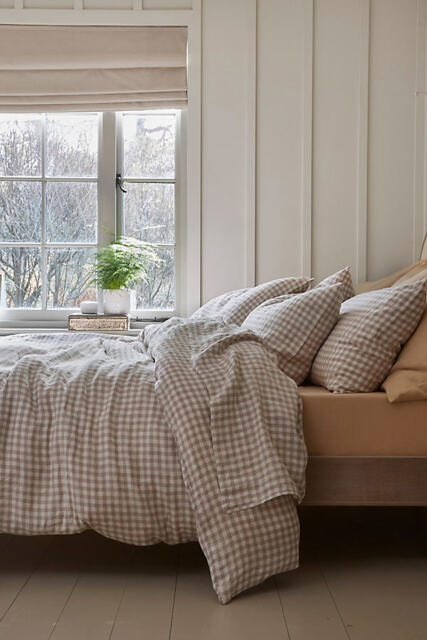 Piglet In Bed Mushroom Gingham Linen Pillowcase, Set of 2 - image 1