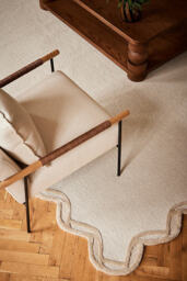 Tufted Wool Scalloped Border Rug - thumbnail 1