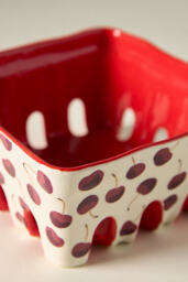 Berry Icon Handpainted Stoneware Large Berry Basket - thumbnail 3