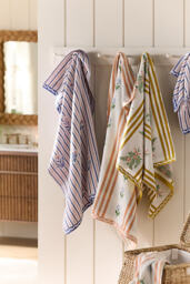 Tess Cotton Woven Floral Towel Collection - thumbnail 2