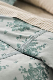 Nadia Cotton Solid Floral Embellished Duvet Cover - thumbnail 3