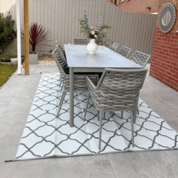 Outsunny Reversible Outdoor Rug w/ Carry Bag & Ground Stakes, Waterproof Plastic Straw Mat for Backyard, RV, Picnic, Camping, Grey & White - Aosom UK - thumbnail 9