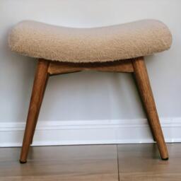 Solid Wood Bouclé Curved Bench with Upholstered Seat, Handcrafted Sustainable Construction, Stool for Bedroom, 40L x 63W x 52H cm, Brown - Aosom UK