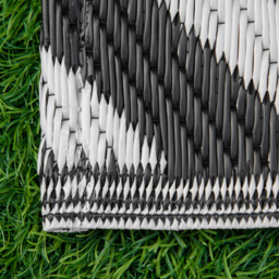 Outsunny 152 x 243 cm(5x 8ft) Outdoor Rug Reversible Mat Plastic Straw Rug Portable RV Camping Mat for Garden Deck Picnic Indoor, Black & White - thumbnail 7