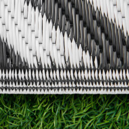 Outsunny Reversible Outdoor Mat: Portable Plastic Straw Rug for RVs, Gardens & Decks, Black & White, 121x182 cm - Aosom UK - thumbnail 8