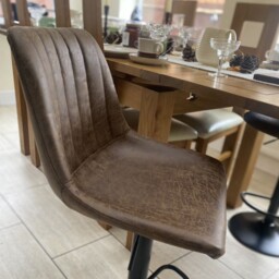 HOMCOM Breakfast Bar Stools Set of 2, 59-80cm Sitting Hight Leather Upholstered Bar Chairs with Back, Swivel Seat, Brown - Aosom UK - thumbnail 9