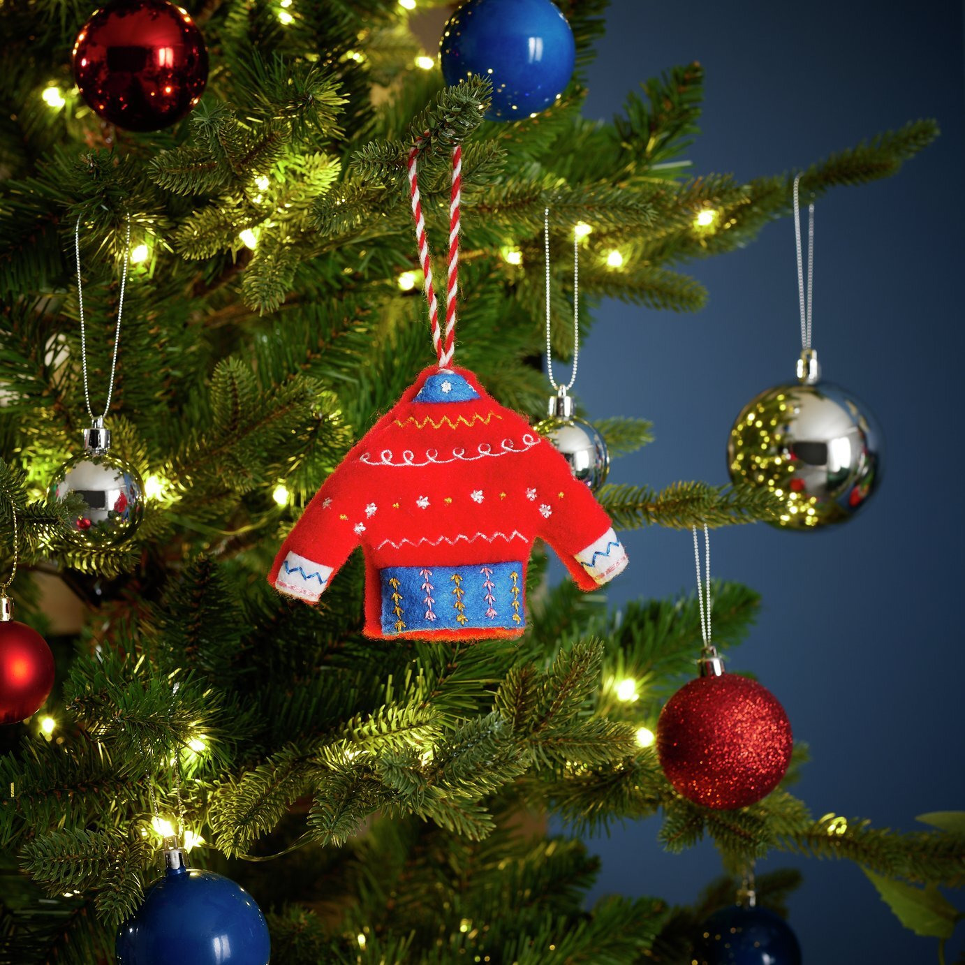 Habitat Pack of 1 Felt Jumper Christmas Tree Decoration - image 1