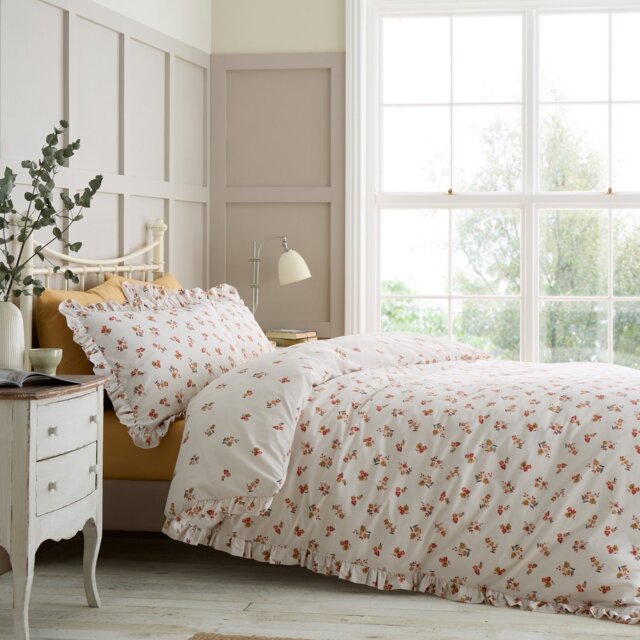 Catherine Lansfield Ditsy Floral Frill Bedding Set - Double - image 1