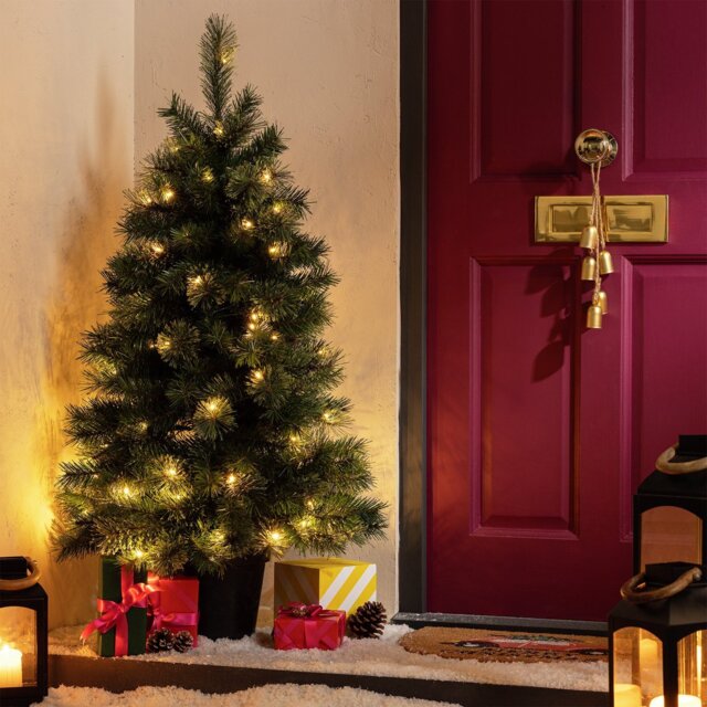 Habitat 4ft Pre lit Potted Natural Look Small Christmas Tree - image 1