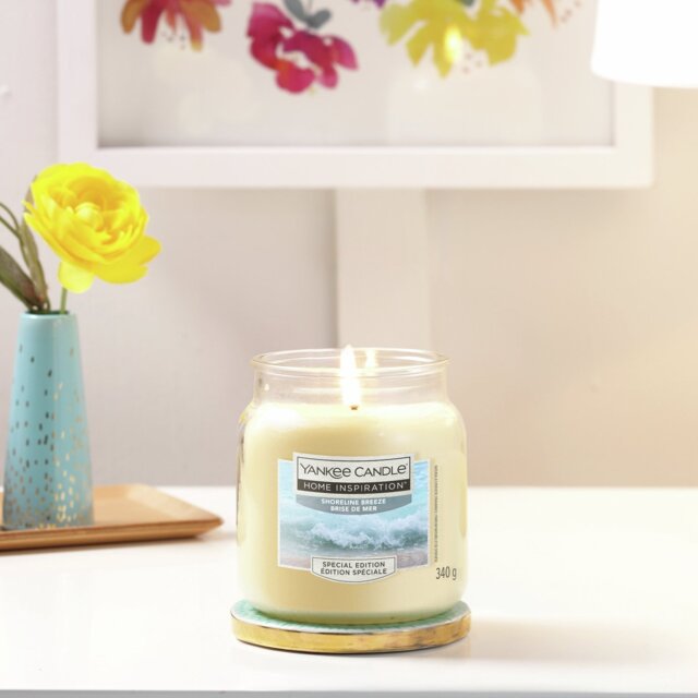 Yankee Candle Medium Scented Jar Candle - Shoreline Breeze - image 1