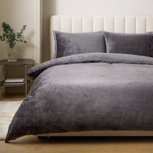 Argos Home Slinky Fleece Charcoal Bedding Set - Single - image 1