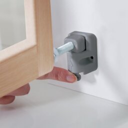 Munchkin Extending Wooden Safety Gate - thumbnail 2