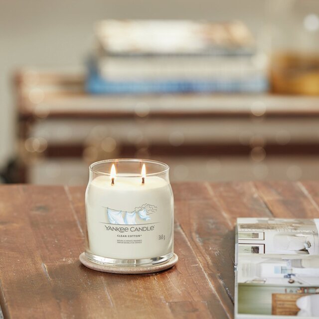 Yankee Signature Medium Scented Candle - Clean Cotton - image 1