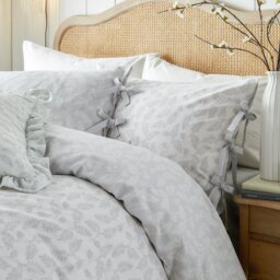 Wylder Chloe Print Reversible White Bedding Set - Double - thumbnail 2
