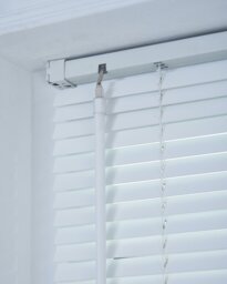 Little Black Book Basswood White 25mm Venetian Blind - 100cm - thumbnail 2