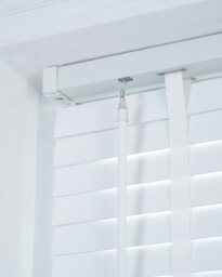 Little Black Book Basswood White 50mm Venetian Blind - 80cm - thumbnail 2
