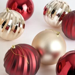 Habitat Pack of 9 Shatterproof Christmas Baubles -Red & Gold - thumbnail 1