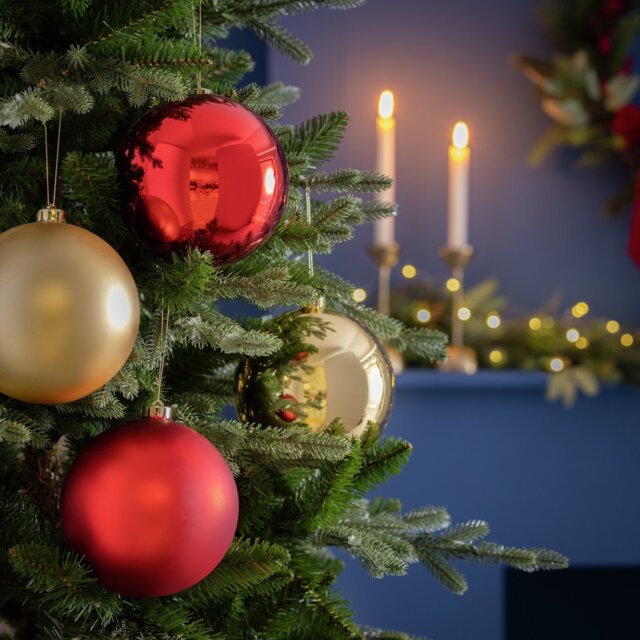 Habitat Pack of 4 Extra Large Christmas Baubles - Red & Gold
