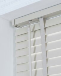 Little Black Book Basswood Grey 50mm Venetian Blind - 80cm - thumbnail 2