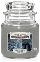 Yankee Candle Medium Scented Candle - Cosy Up - thumbnail 2