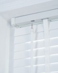 Little Black Book Basswood White 50mm Venetian Blind - 125cm - thumbnail 2