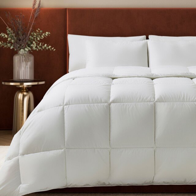 The Fine Bedding Company Smartdown 4.5 Tog Duvet - Single - image 1