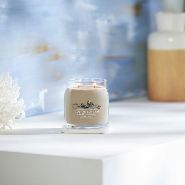 Yankee Signature Medium Scented Candle - Amber & Sandalwood - image 1