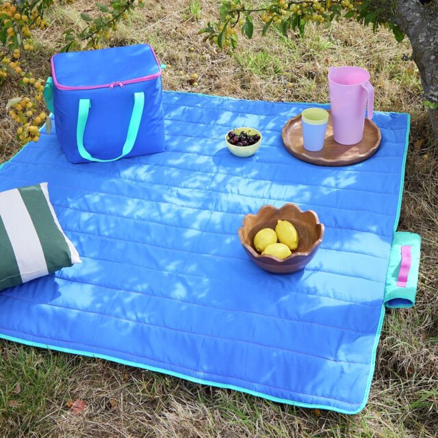 Argos Home Picnic Blue Outdoor Rug - 135 x 135 cm - image 1