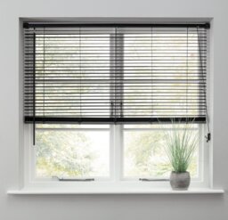 Argos Home Plastic Jet Black Venetian Blind - 120cm