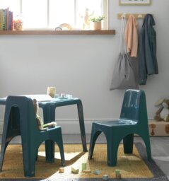 Bica Kids Set of 2 Navy Plastic Chairs - thumbnail 2