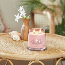 Yankee Signature Medium Scented Candle - Pink Sands - thumbnail 1