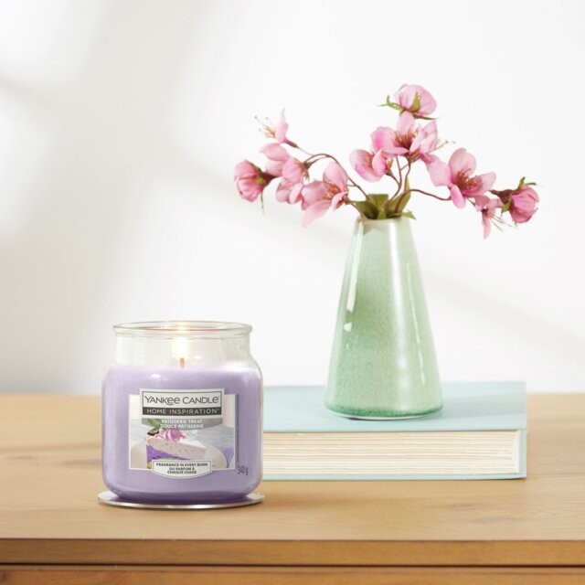 Yankee Candle Medium Scented Jar Candle - Patisserie Treat - image 1
