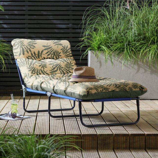 Argos Home Folding Metal Sun Lounger - Green - image 1