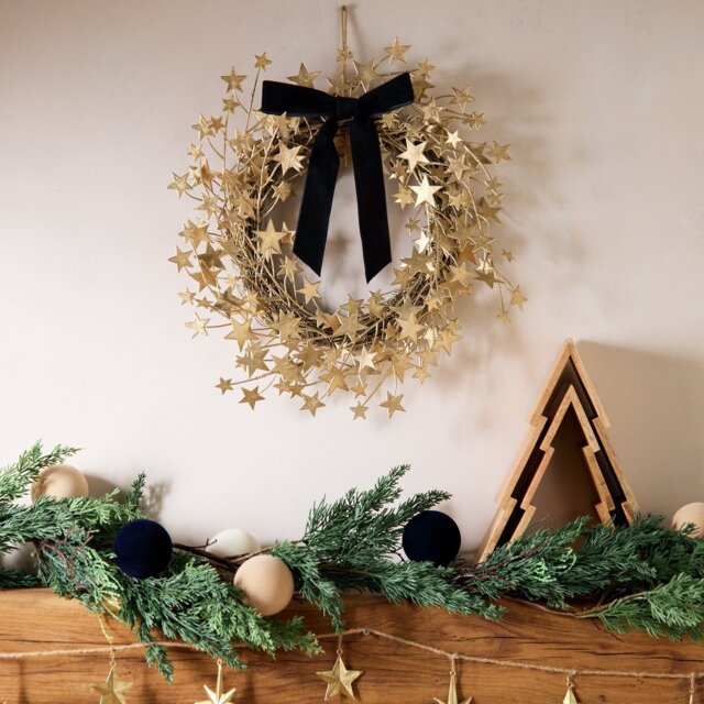 Habitat Gold Star Christmas Wreath - image 1