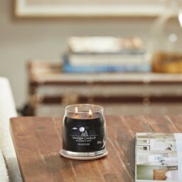 Yankee Signature Medium Scented Candle - Midsummers Night - thumbnail 1