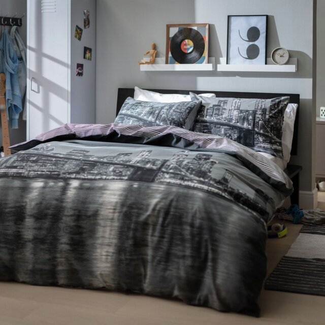 Argos Home New York & Stripe Black Bedding Set - Double